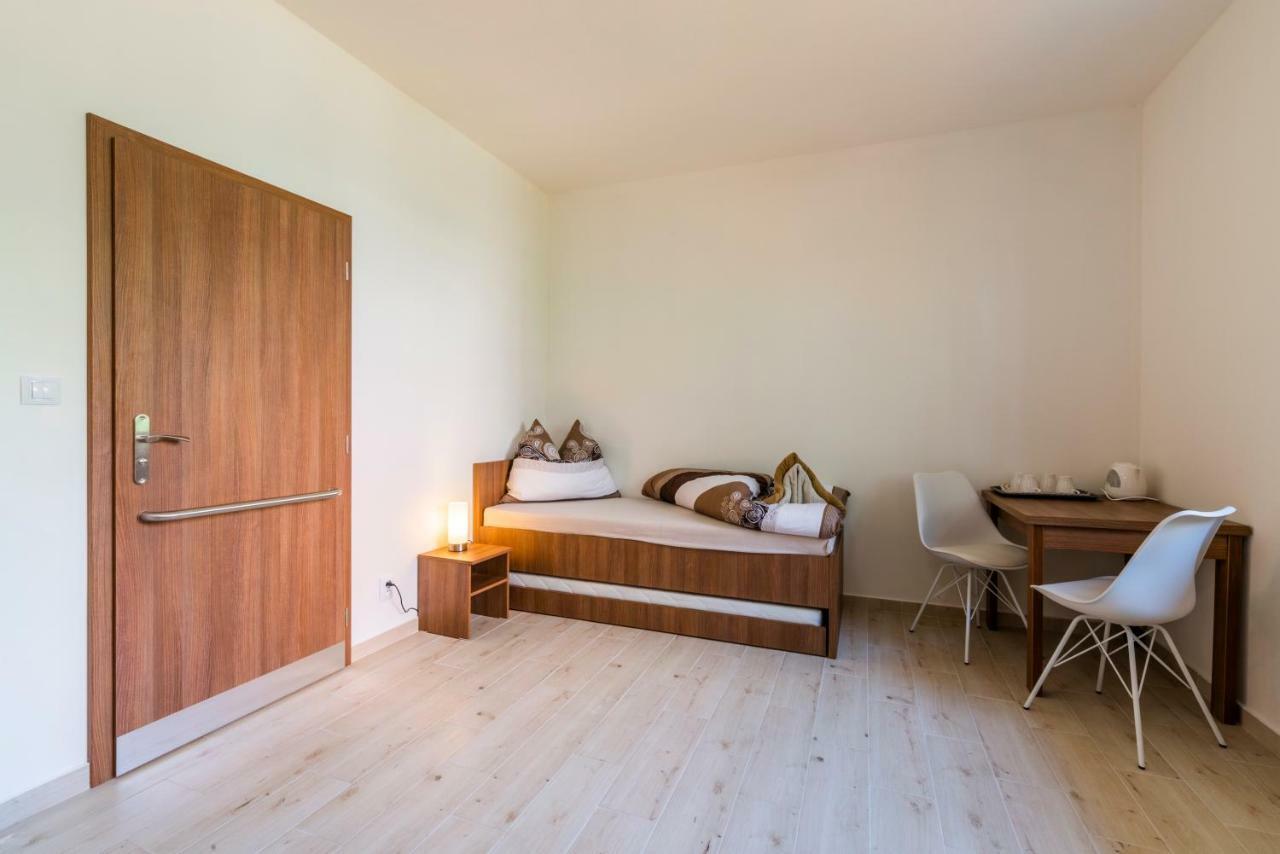 Penzion Piranha Mělník Exterior foto